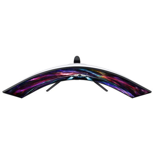 17160882_10 Brilliant HDR colors and crisp 8K Ultra HD clarity on the Samsung 57" VA LED FreeSync gaming monitor screen